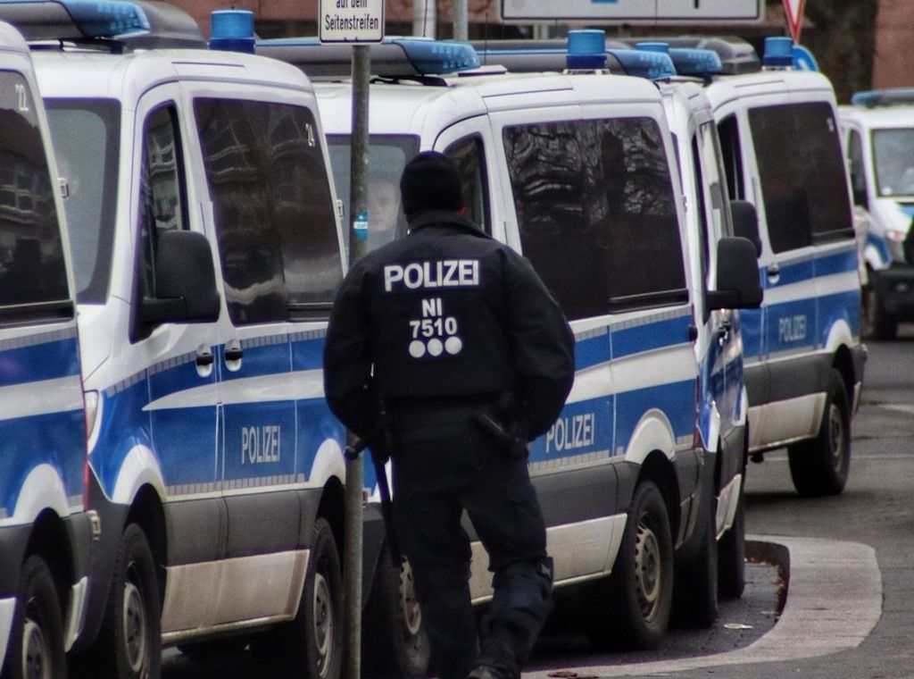 Falscher Notruf: Großer Polizeieinsatz in Berlin-Lichtenberg