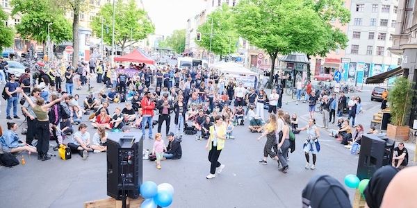 Straßenfest aus Protest gegen Auto-Politik in Kreuzberg