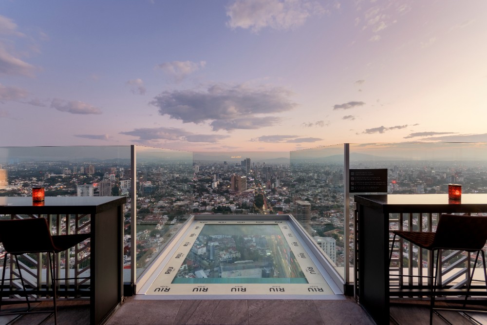 Reisen: Das Riu Plaza Guadalajara in Mexiko eröffnet neues 360°-Rooftop ...