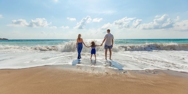 ARAG: Familien die Kriterien für stark vergünstigten Urlaub erfüllen!