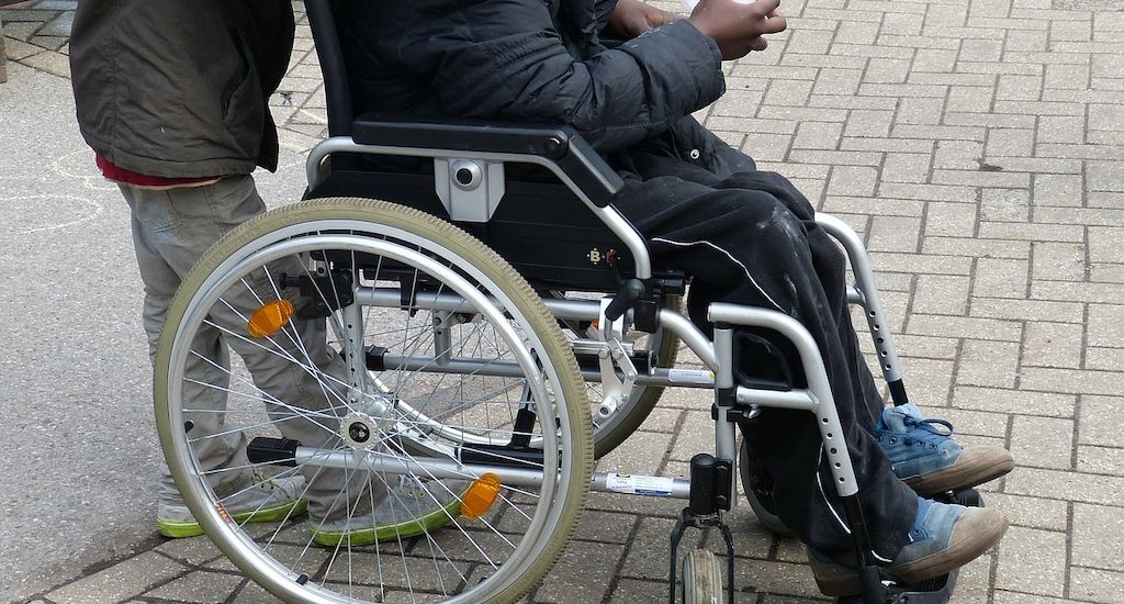 ARAG: Menschen mit Handicap - Behindertengerechte Autos!