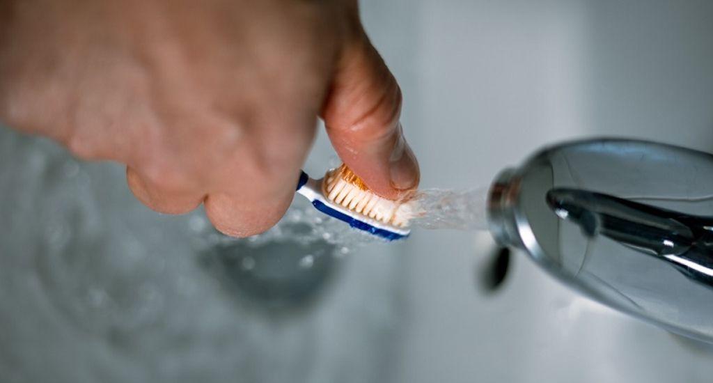 Bakterien im Trinkwasser: Gleichzeitige Desinfektion und Reinigung der Leitungen möglich