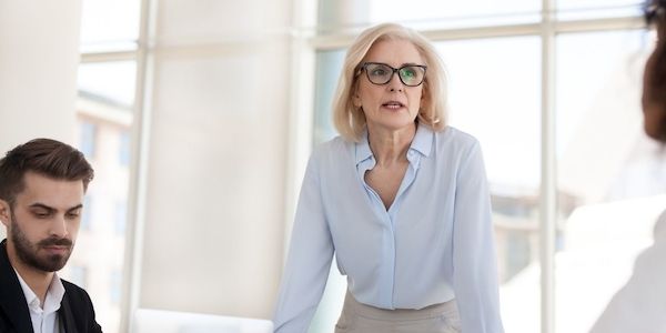 Fachärztin: „Burn-out trifft häufig Karrierefrauen in den Wechseljahren“ 