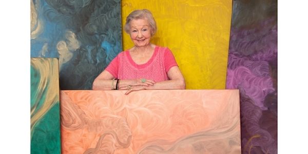 85-jährige Künstlerin “Kalchie” begeistert die Kunstszene mit ihren Werken