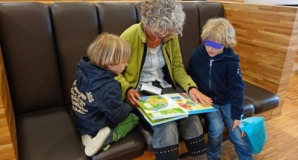 ARAG: Warum Lesen für Kinder so wichtig ist 