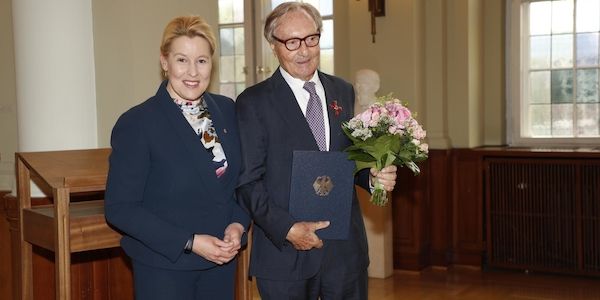 Höchste Auszeichnung des Bundes für Hotel Gründer Ekkehard Streletzki im Roten Rathaus