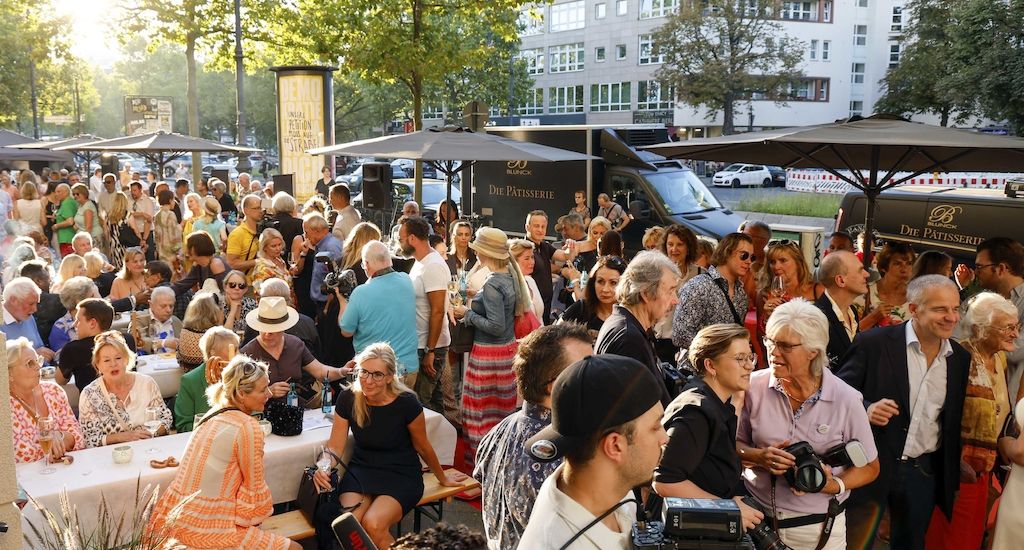 So feierten Promis und Geschäftsleute das legendäre Sommerfest bei Foto Urbschat am Berliner-Kurfürstendamm!