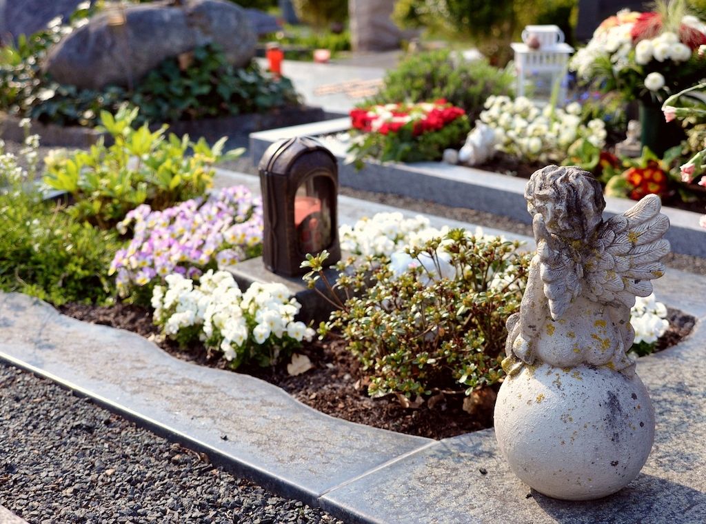 ARAG: Friedhöfe – mehr als Ruhestätten und Orte der Trauer