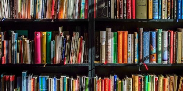 ARAG: Experten über die Bedeutung von Büchern