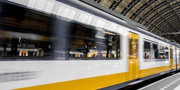 ARAG: Wie Bahnreisende mit dem 9-Euro-Ticket entspannt reisen können!