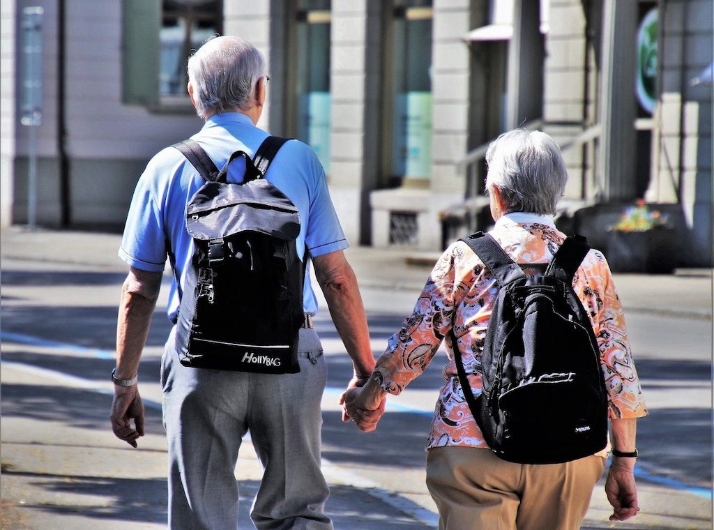 ARAG: Experten geben Reisetipps für Senioren! 