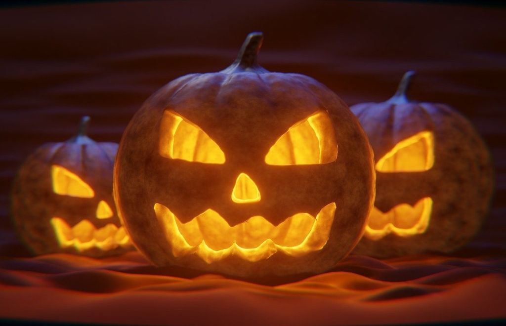 ARAG: Wann dürfen Kinder an Halloween allein losziehen und Süßigkeiten sammeln?