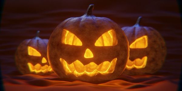 ARAG: Wann dürfen Kinder an Halloween allein losziehen und Süßigkeiten sammeln?