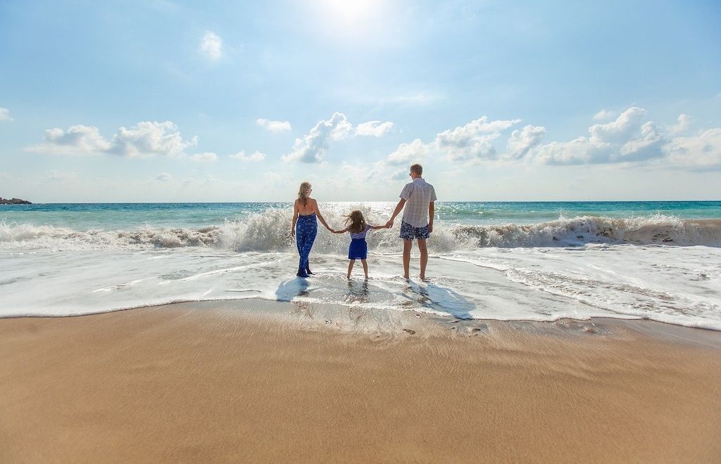 ARAG: Familien die Kriterien für stark vergünstigten Urlaub erfüllen!