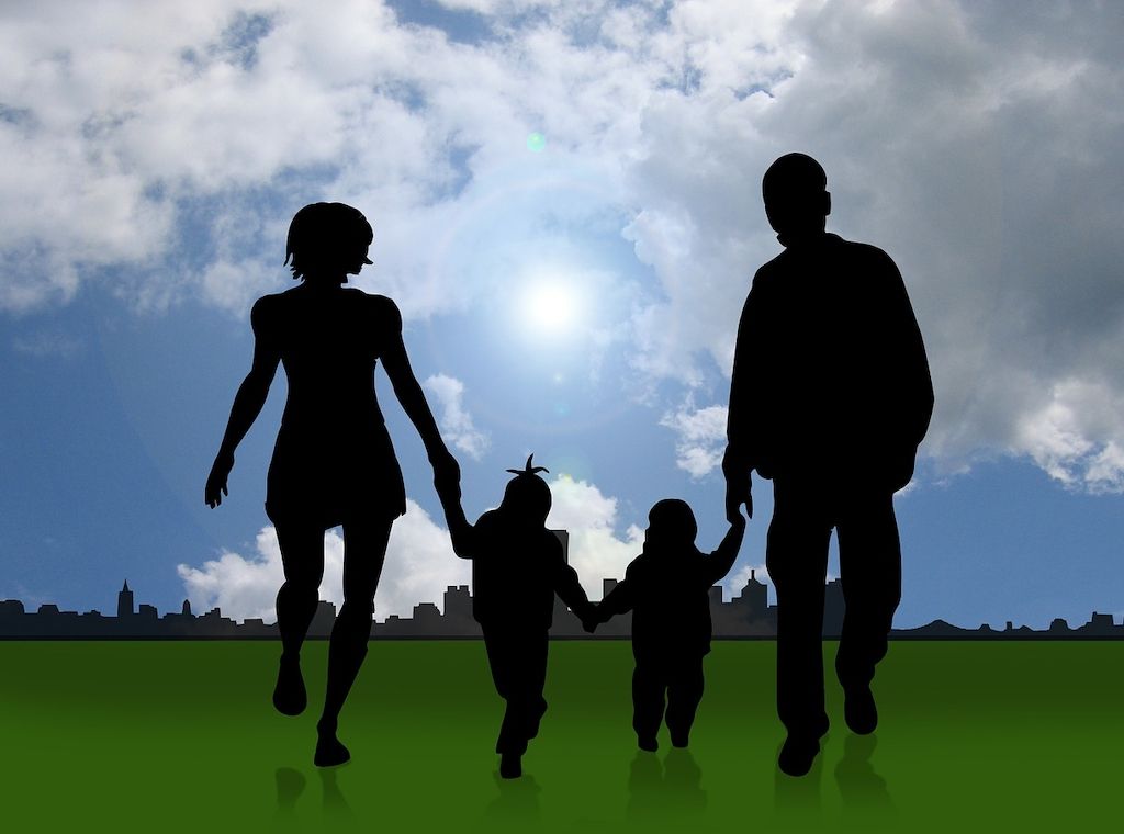 ARAG: Kinder von getrennt lebenden Elternpaaren haben das Recht, mit beiden Elternteilen Zeit zu verbringen!
