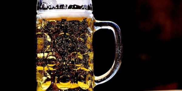 ARAG: Sein eigenes Bier brauen – Ist das erlaubt?