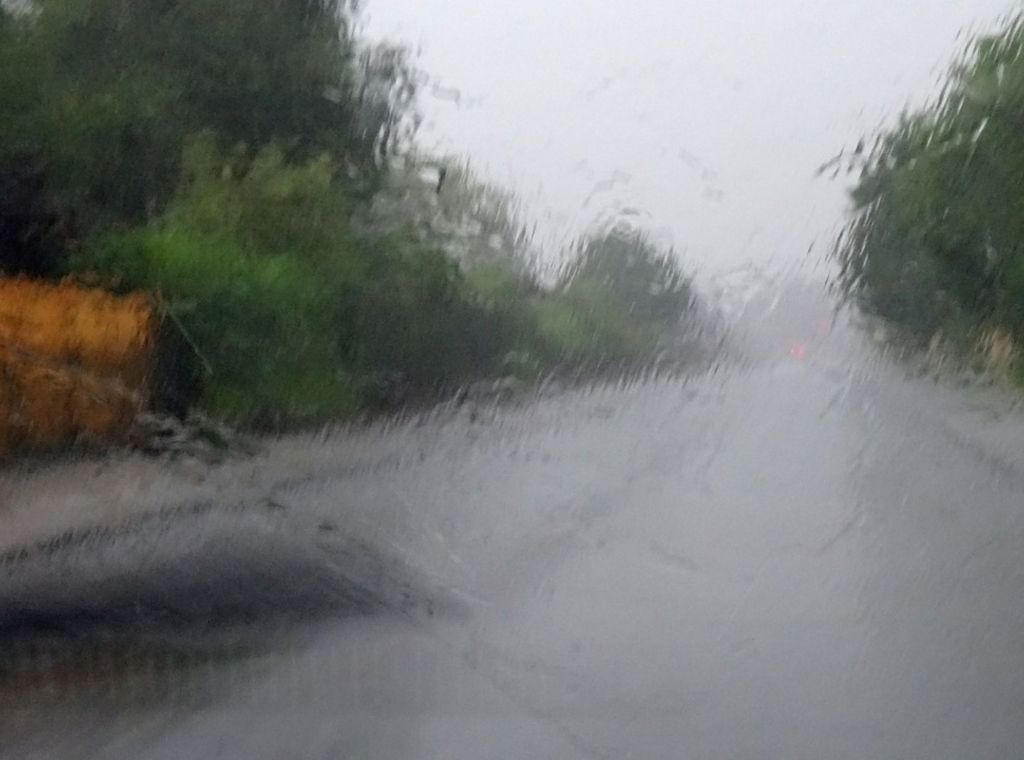ARAG: Überflutete Straßen, weggespülte Autos, vollgelaufene Keller - Was ist Starkregen?