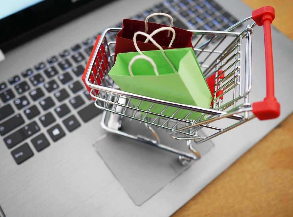 ARAG: Geht Online-Shopping auch nachhaltig? ARAG Experten erklären, welche Möglichkeiten es gibt!