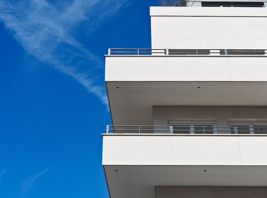 ARAG: Neue Balkone, Wärmedämmung, neue Fenster - Wenn die Miete wuchert!