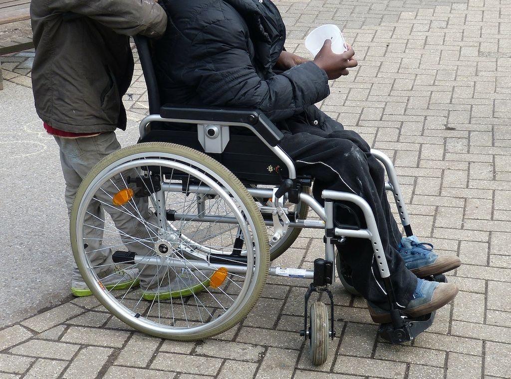 ARAG: Menschen mit Handicap - Behindertengerechte Autos!