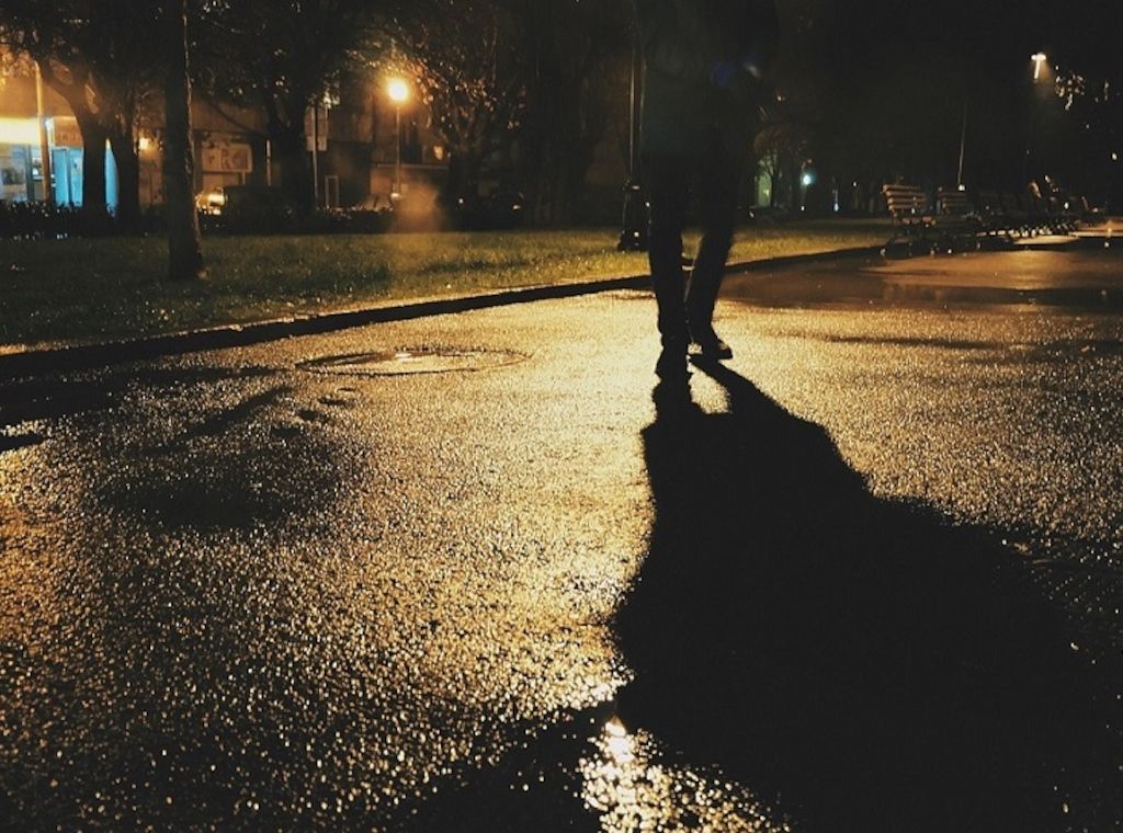 So können sich Fußgänger bei Dunkelheit besser schützen