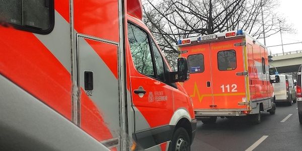 Berlin-Spandau: Geländewagen explodiert vor Baumarkt