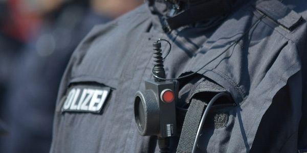 Zu laut: Mann attackiert drei Männer mit Messer in Berlin-Spandau
