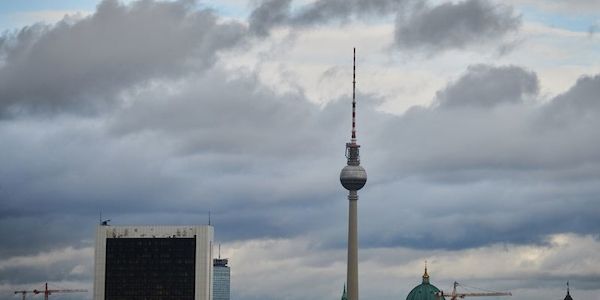 Windböen und Wolken in Berlin und Brandenburg
