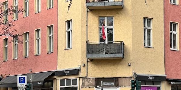 Einsturzgefahr eines Wohnhauses in Berlin-Schöneberg- Haus evakuiert