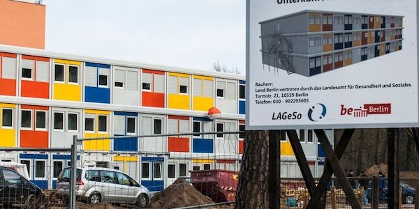 Berlins erstes Containerdorf für Geflüchtete wird geschlossen