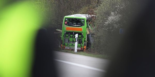 Flixbus verteidigt nach Unfall auf A 9 Sicherheitsmaßnahmen
