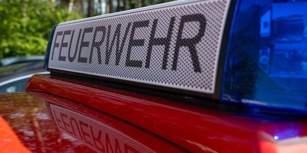 Auto erfasst Roller in Berlin-Reinickendorf: 85-Jähriger lebensgefährlich verletzt