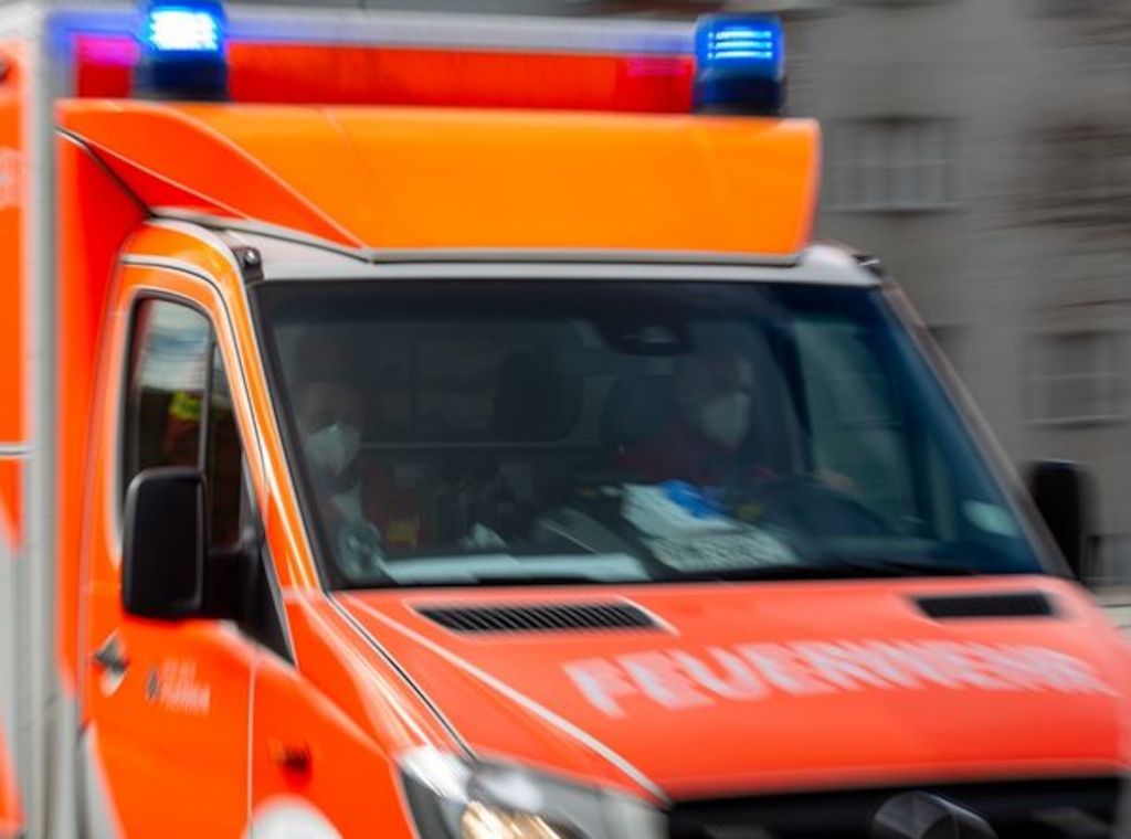 Prignitz: Autofahrer fährt in Kirchenmauer und wird schwer verletzt