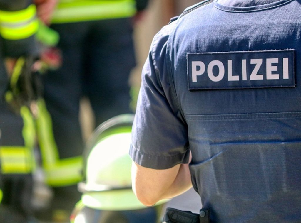 Brandsatz am Auto? Polizeieinsatz im Berliner Grunewald