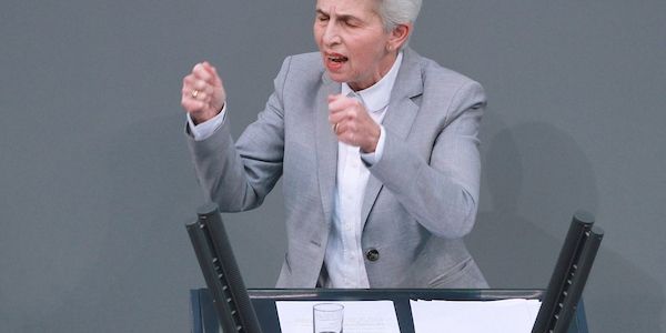 Strack-Zimmermann fordert Bürokratieabbau in der EU