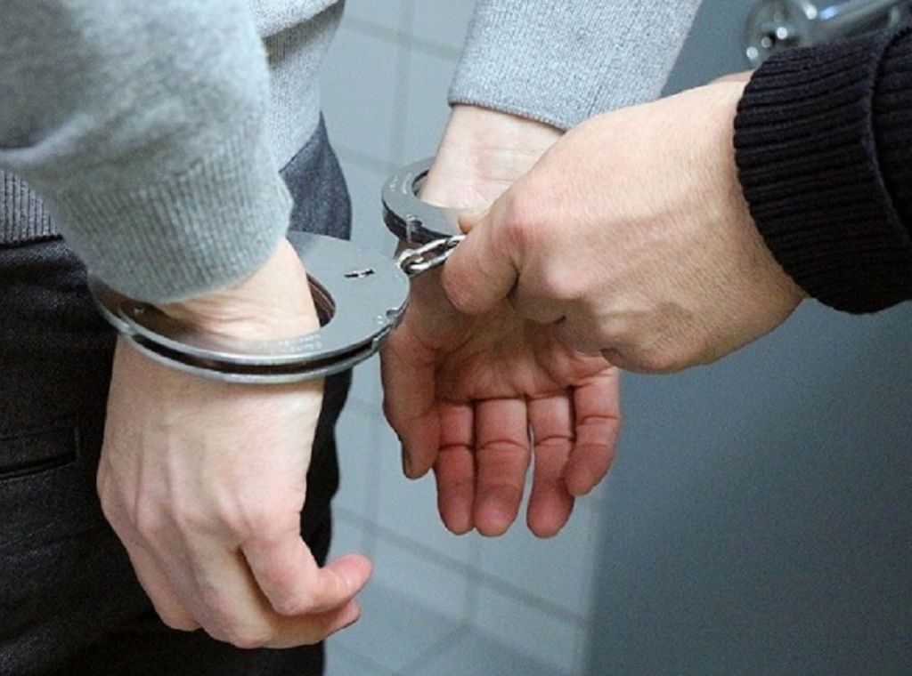Kokain und Waffen entdeckt: Haftbefehl gegen 47-Jährigen