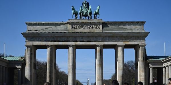 Berlin beleuchtet sein Brandenburger Tor