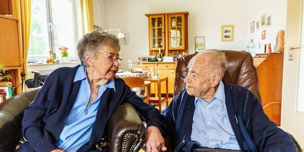 102-Jähriger und 98-Jährige feiern 80. Hochzeitstag