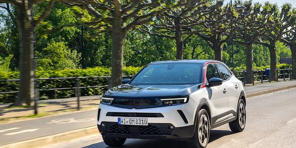 Neuer Mokka Hybrid Elektrifizierter Fahrspaß mit Top-Effizienz und -Komfort