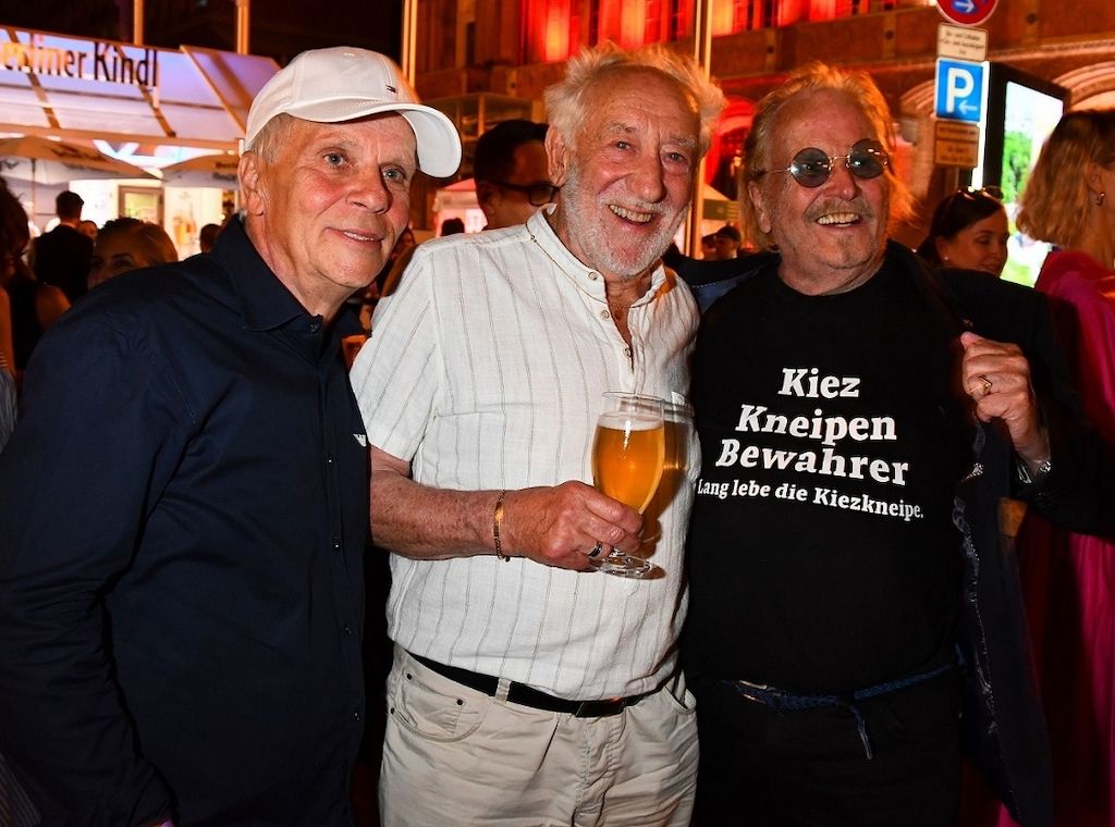 Viel Prominenz beim Hoffest von Kai Wegner