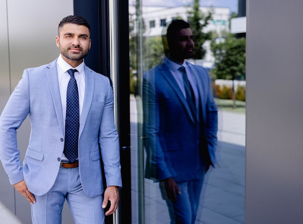 Sinan Nacar gewinnt den bundesweiten Black Bull Award 2024 für herausragende Leistungen in der Immobilienfinanzierung und -beratung