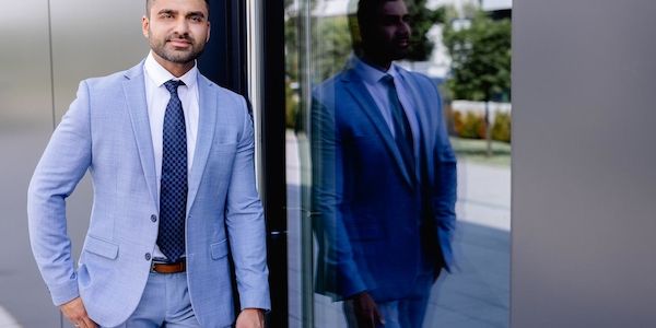 Sinan Nacar gewinnt den bundesweiten Black Bull Award 2024 für herausragende Leistungen in der Immobilienfinanzierung und -beratung