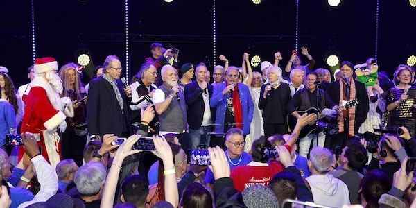 Danke Frank Zander: 2.500 Bedürftige und viel Prominenz kamen ins Estrel-Hotel