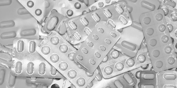 ARAG Experten über Reisen mit betäubungsmittelhaltigen Medikamenten