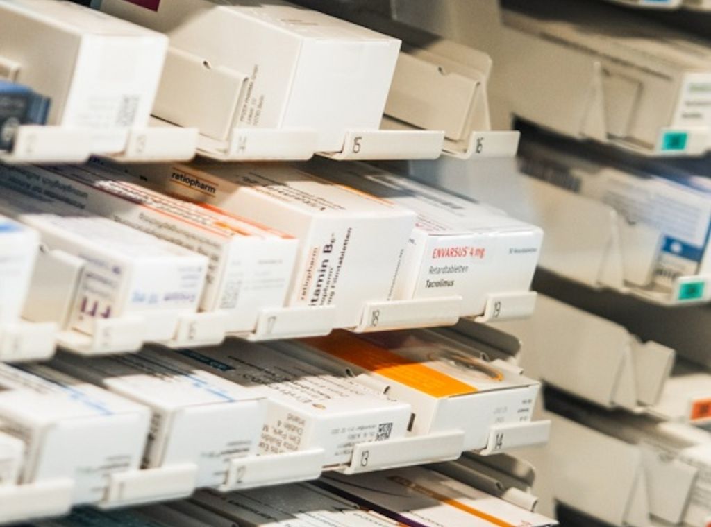 Rheuma: Einnahme von Kortison plus Magenschutz kann Knochendichte verringern