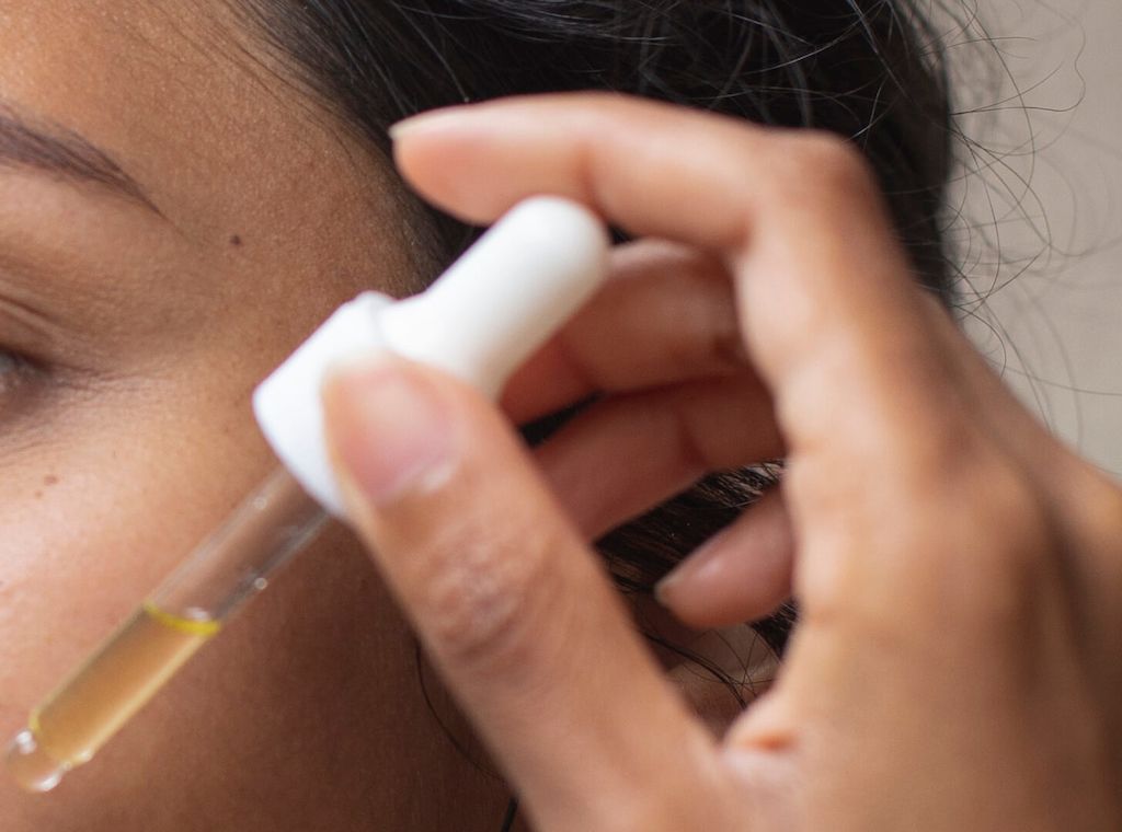 Myrto Naturkosmetik - Gesichtsöle richtig anwenden - Tipps für strahlende Haut und natürliche Pflege