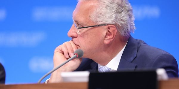 Bayerns Innenminister warnt vor Neuverschuldung für Flüchtlinge