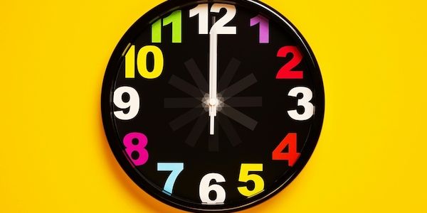 Die Uhren werden auf Sommerzeit umgestellt: Wer zahlt für die verlorene Stunde?