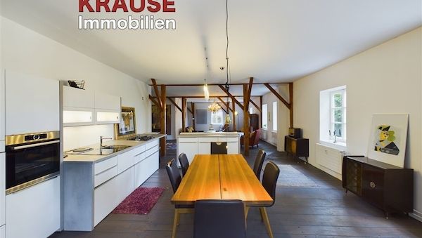 *Wohnen im historischen Schloss* Loft Wohnung mit prominentem Hintergrund!