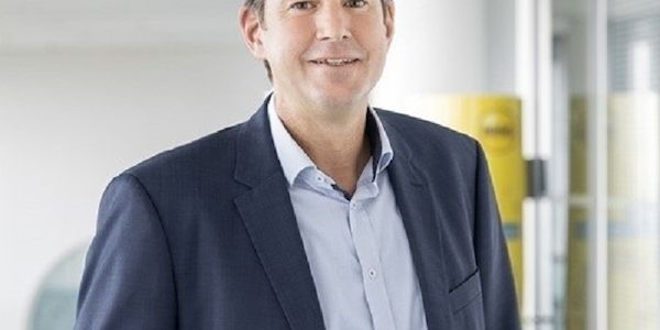 Osterferien 2025: ARAG Experte - Entspannt in den Urlaub fliegen 